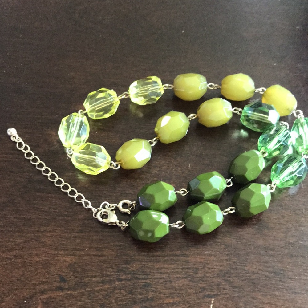 Avon KR Vintage Necklace Brilliant Brights Shades of Ombré Avocado Olive Green